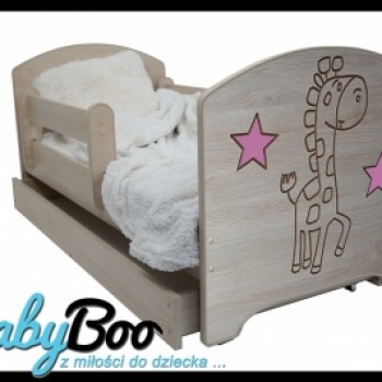 купить Кровать детская от года Oskar Жираф гравировка цвет голубой, розовый, натуральный с ящиком.